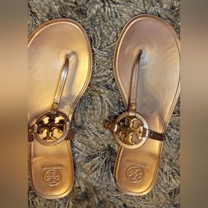Rose gold Tory Burch rubber flip-flops.